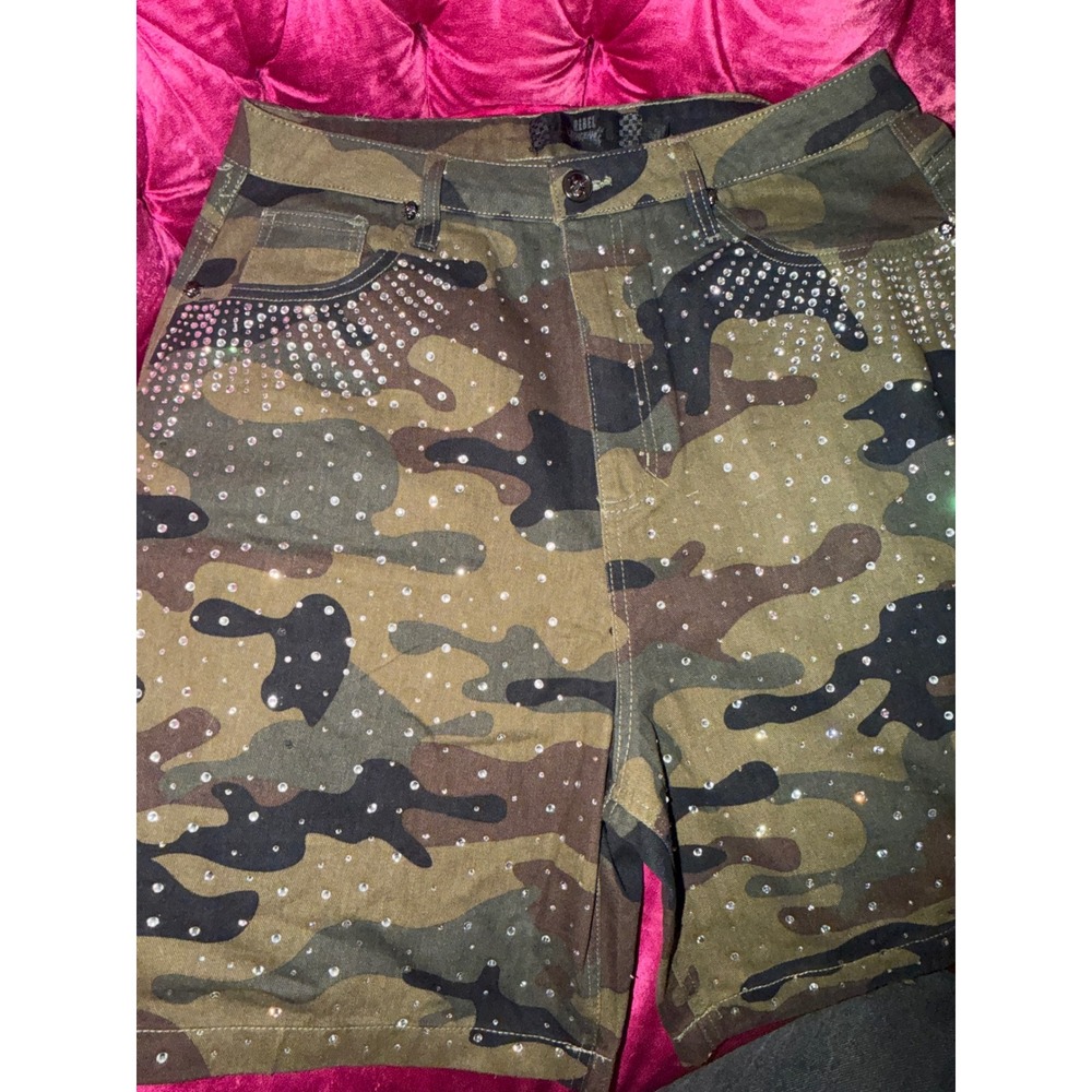 Rebel Vengeance Camo Rhinestone Embellished Shorts Green Camouflage Size 32 NWT